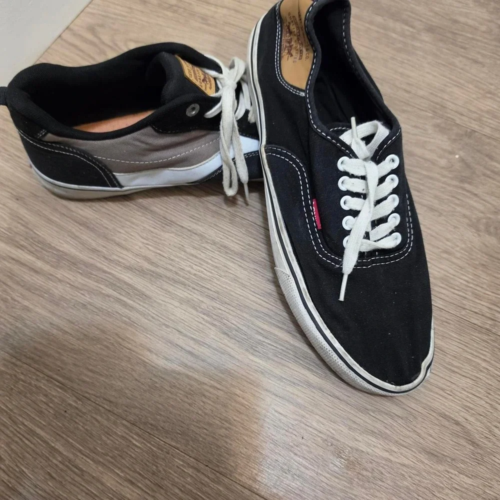 Levi' black shoes